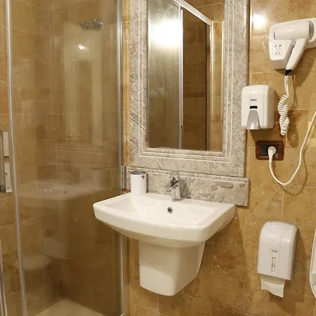 מלון Castle Konti 4*